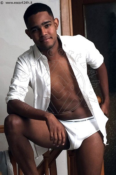 Foto Jonathan Annunci Boys 3931575075